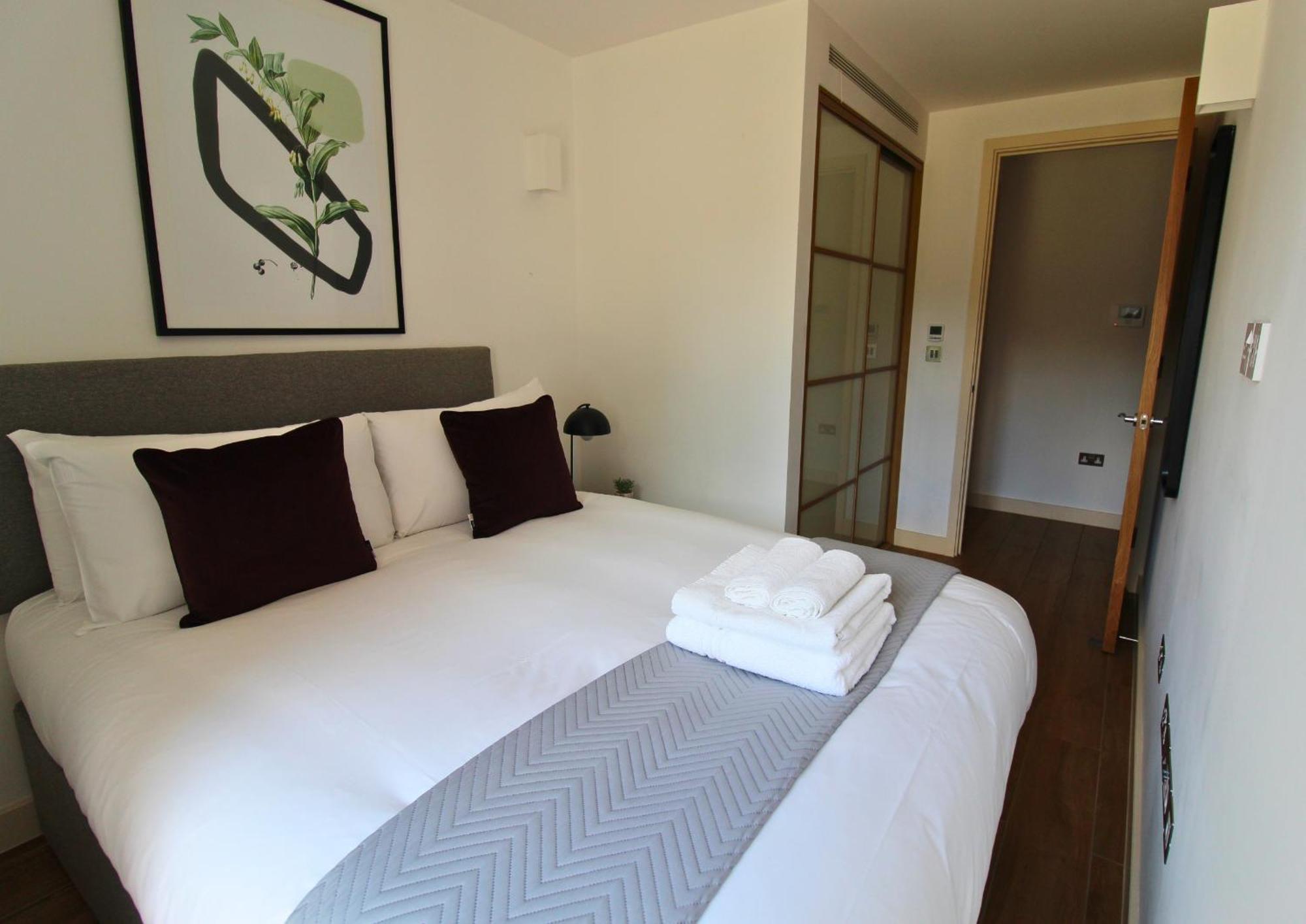 Kew Bridge By Viridian Apartments Esterno foto