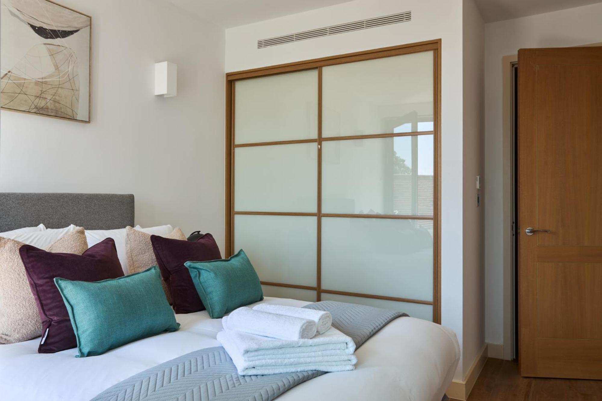 Kew Bridge By Viridian Apartments Esterno foto